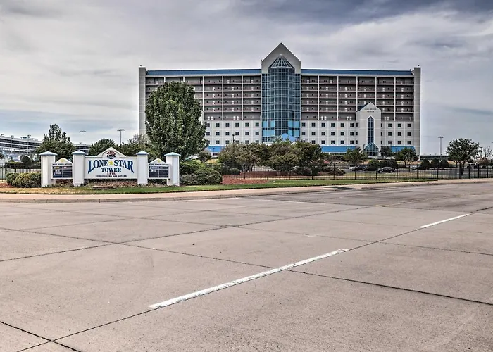 Shop & Dine: Worth W/ Racetrack Views! *