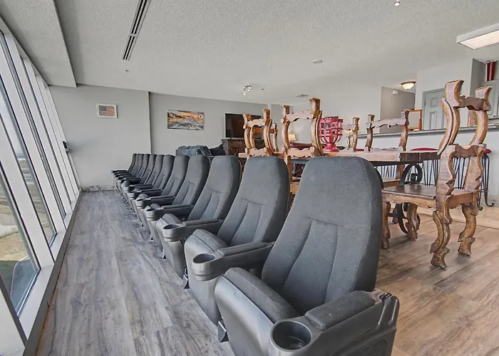 Shop & Dine: Worth W/ Racetrack Views! Ferienhaus Fort Worth