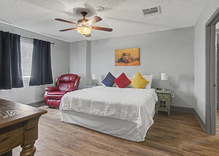 Shop & Dine: Worth W/ Racetrack Views! * Fort Worth