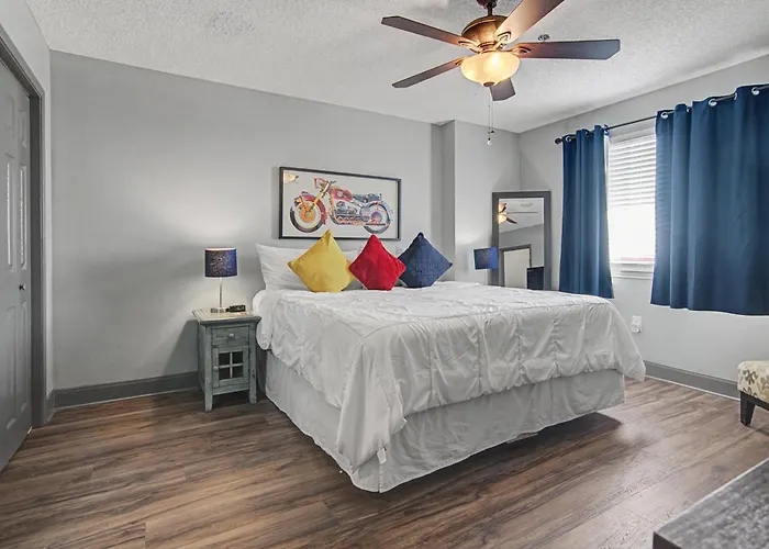 Shop & Dine: Worth W/ Racetrack Views! * Fort Worth