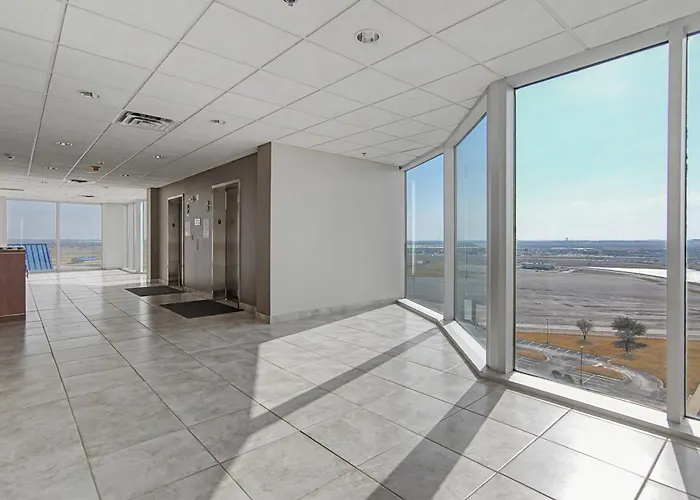 Shop & Dine: Worth W/ Racetrack Views! Ferienhaus